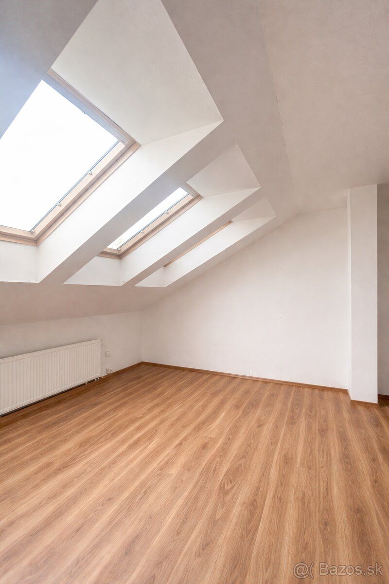 Prenájom nebytového priestoru 25,6 m² – Farská ulica, centru