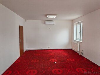 Na Juhu v Poprade prenájmem klimatizované kancelárie s balkó