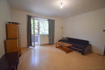 Ponúkame do nájmu trojizbový byt o výmere 70 m2 orientovaný 