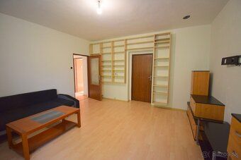 Ponúkame do nájmu trojizbový byt o výmere 70 m2 orientovaný 