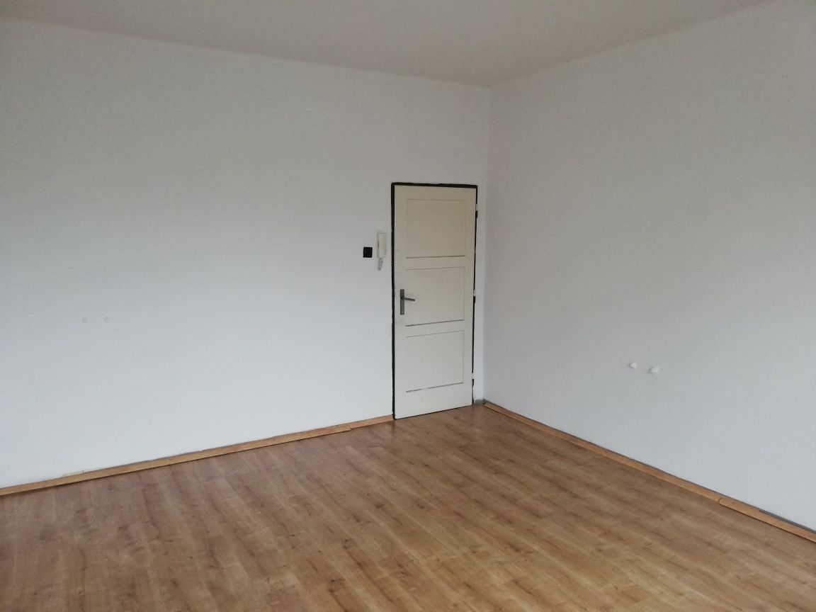 Ponúkame Vám na prenájom kanceláriu v Trenčíne, na Sihoti 1,