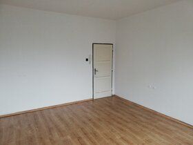 Ponúkame Vám na prenájom kanceláriu v Trenčíne, na Sihoti 1,