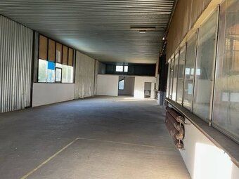 Ponúkame na prenájom halu o výmere 726m2 so žeriavom + murov