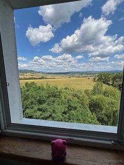 Ponúkam na predaj 3 izbový byt typu VNKS na 7. poschodí s kr