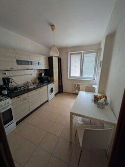 Ponúkame Vám na predaj veľký 80m2 byt na prízemí v Bratislav