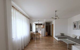 Ponúkame Vám na predaj veľký 80m2 byt na prízemí v Bratislav