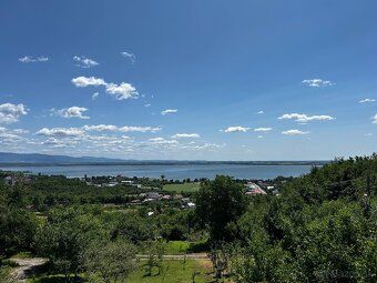 Chata Panoráma sa nachádza v súkromí nad obcou Kaluža, vo vy
