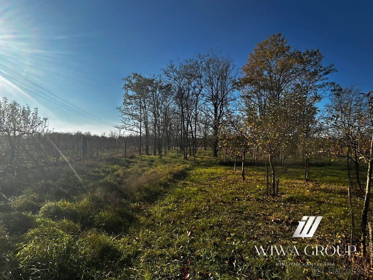 🌳 Na predaj: pozemok 1104 m² s vinohradníckym domčekom
📍 Rad