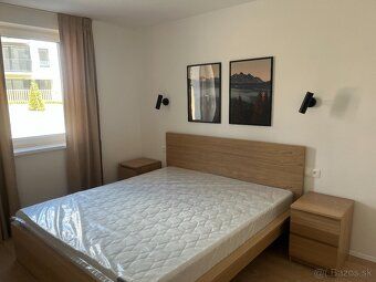 Ponúkame na prenájom úplne nový 2,5-izbový apartmán v pokojn