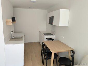Ponúkame na prenájom úplne nový 2,5-izbový apartmán v pokojn