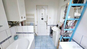 Exkluzívne ponúkame na predaj moderný 3-izbový byt s balkóno