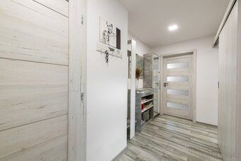 Ponúkame na predaj dvojpodlažný rodinný dom s výmerou pozemk
