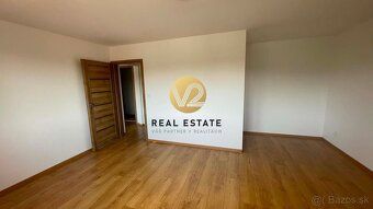 Stanislava Hoppe +421 910 318 899 e-mail:

V2 Real Estate po