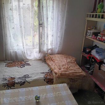 PREDAM STARSI RD VHODNY NA REKONSTRUKCIU OBCI BUC . 3 IZBY ,