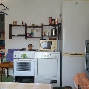 PREDAM STARSI RD VHODNY NA REKONSTRUKCIU OBCI BUC . 3 IZBY ,