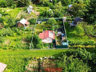 NEW HOUSE ponúka na predaj udržiavanú záhradu s útulnou chat