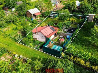 NEW HOUSE ponúka na predaj udržiavanú záhradu s útulnou chat