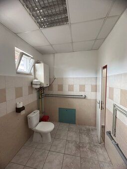 Prenájmem /Predám 50990€ obchodné priestory 110 m2 pri hlavn