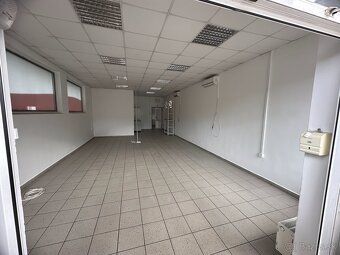 Prenájmem /Predám 50990€ obchodné priestory 110 m2 pri hlavn