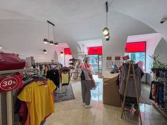 Na prenájom: Atraktívny obchodný priestor (220 m²) s výklado