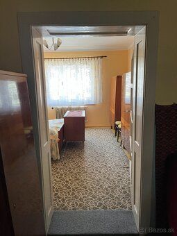 Ponúkame dom so záhradou na pozemku 12,20 árov. Stojí v menš