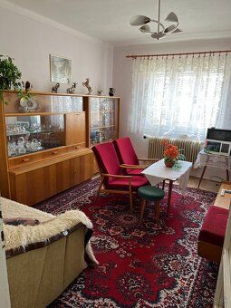 Ponúkame dom so záhradou na pozemku 12,20 árov. Stojí v menš
