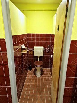 Ponúkame na predaj priestranný 8-izbový rodinný dom v obci Š