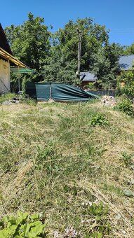 Exkluzívne ponúkam na predaj záhradu s rozostavanou chatou v