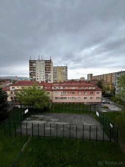 Ponúkam na prenájom zariadený 2-izbový byt na pokojnej ulici