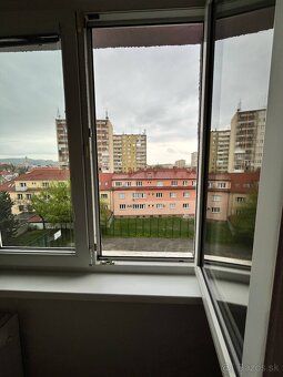 Ponúkam na prenájom zariadený 2-izbový byt na pokojnej ulici