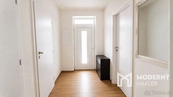Typ: Rodinný dom Obec: Dvorec
Moderný maklér ponúka na preda
