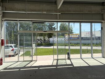 Ponúkame na prenájom atraktívny obchodný priestor v novovybu