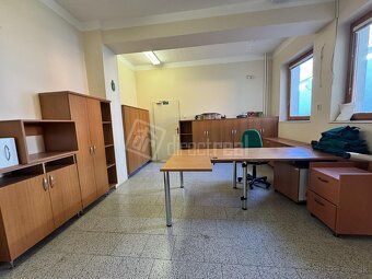 Ponúkame na prenájom obchodné a skladové priestory v budove 
