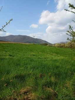 Ponúkam na predaj jedinečný pozemok s panoramatickým výhľado