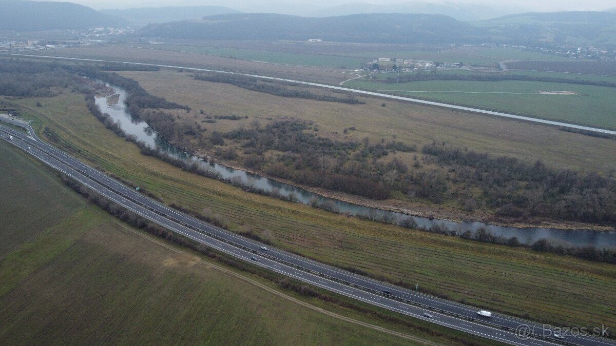 Ponúkame na predaj ornú pôdu o celkovej výmere 13 800 m², vo