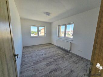 Elegantný 6-izbový rodinný dom so záhradou na kraji Hornej S