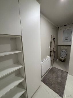 Ponúkam na prenájom luxusne zariadený 62,5 m2, 2 izbový byt 