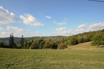 🏡 Základné údaje Výmera: 1 100 m²
Tvar: šírka 23 m, následne