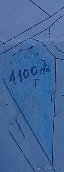 🏡 Základné údaje Výmera: 1 100 m²
Tvar: šírka 23 m, následne