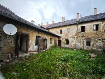 Ponúkame na predaj výnimočný historický meštiansky dom v cen