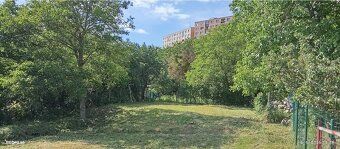 Predám rovinatý stavebný pozemok o celkovej výmere 379 m² s 