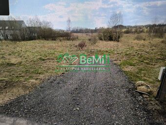 166-14-PEMO
Ponúkame na predaj stavebné  pozemky v obci Nová