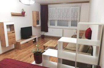 Krátkodfobo aj dlhodobo študentkám v centre, zariadený, vyba