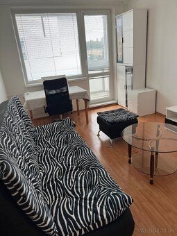 Krátkodfobo aj dlhodobo študentkám v centre, zariadený, vyba
