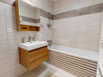 Moderný 3-izb. byt s balkónom v centre mesta
Popis: Moderný 