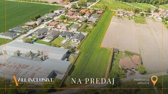 Predám stavebný pozemok 10000m2 v obi Holice . Pozemok je ur