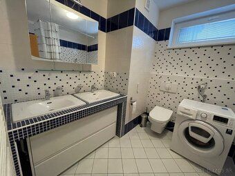 Exclusive opportunity to rent a spacious 5-room apartment in