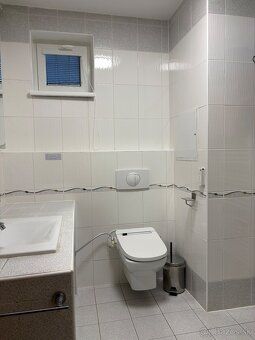 Exclusive opportunity to rent a spacious 5-room apartment in