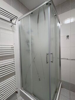 Exclusive opportunity to rent a spacious 5-room apartment in