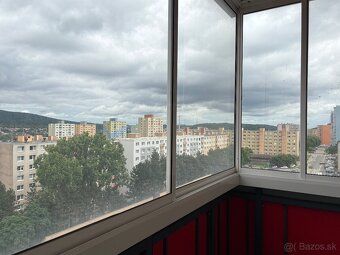 Exclusive opportunity to rent a spacious 5-room apartment in